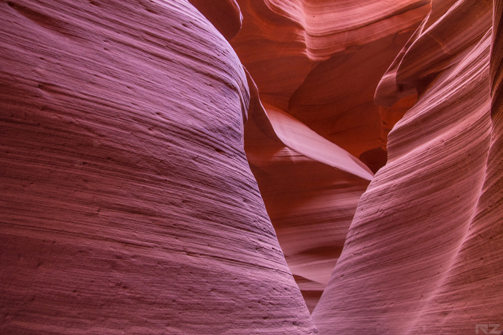 Adventurer Documents His Descent Into Antelope Canyon And It’s Breathtaking