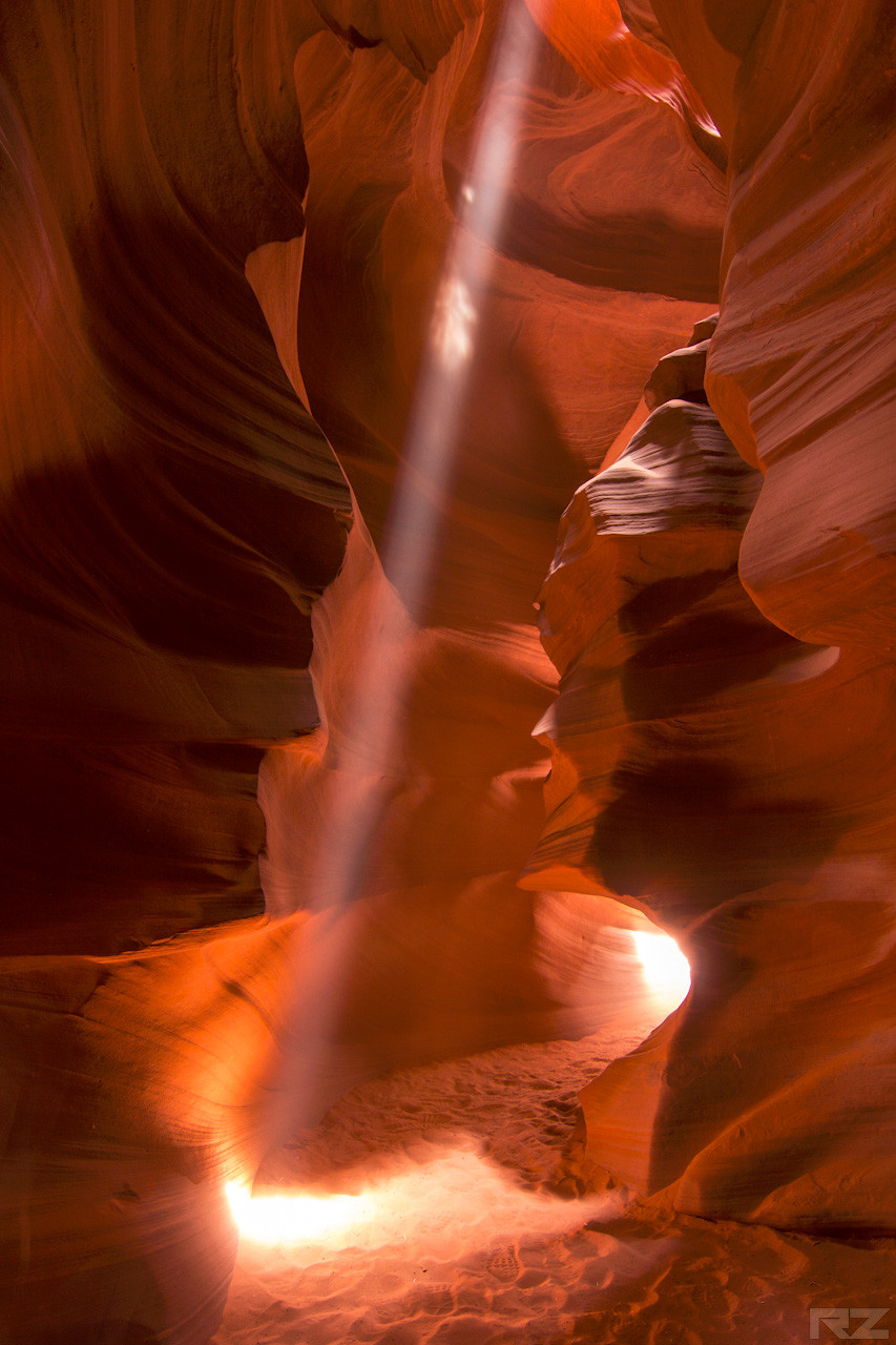 Adventurer Documents His Descent Into Antelope Canyon And It’s Breathtaking