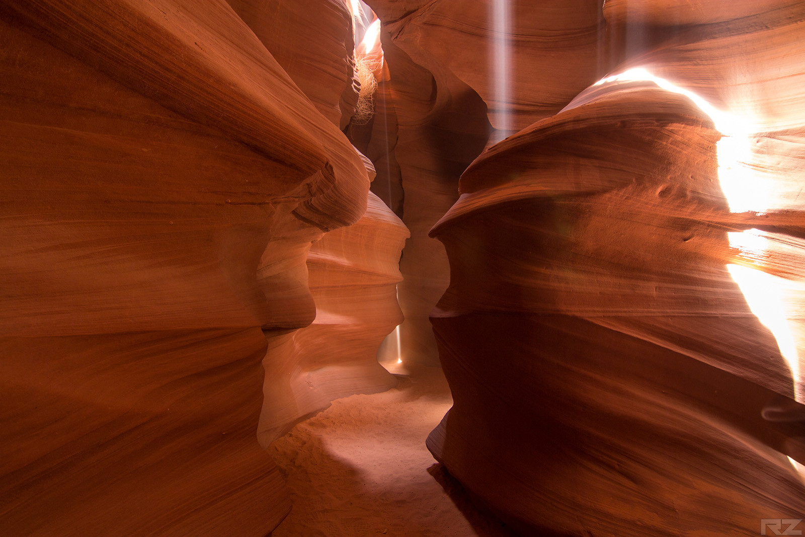 Adventurer Documents His Descent Into Antelope Canyon And It’s Breathtaking