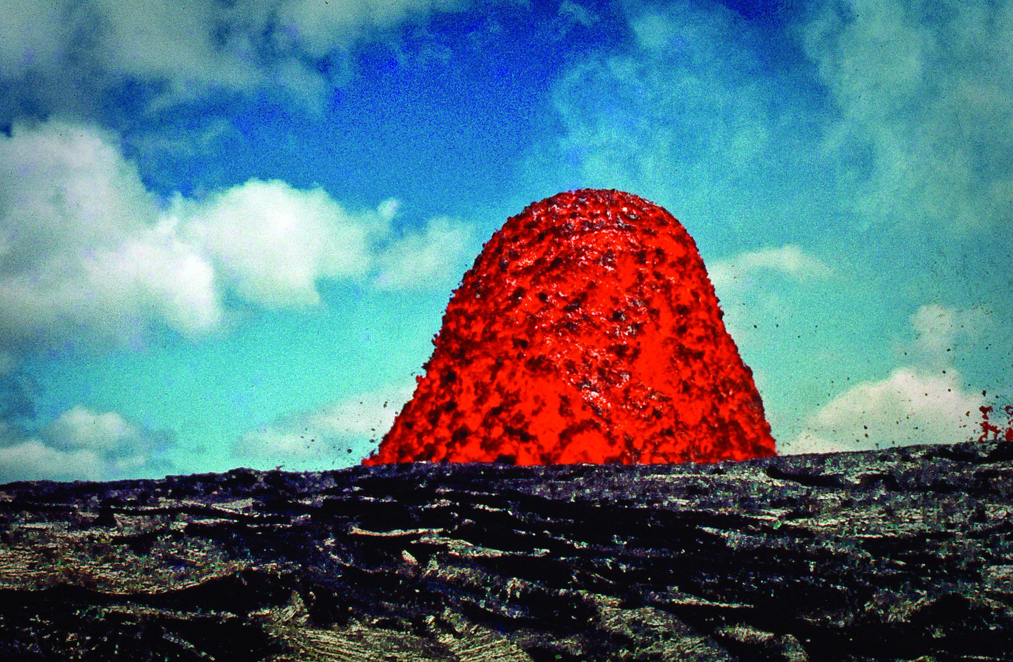 Rare Dramatic Photo Captures 65-Foot-Tall Lava Dome in Hawaii - Paste ...