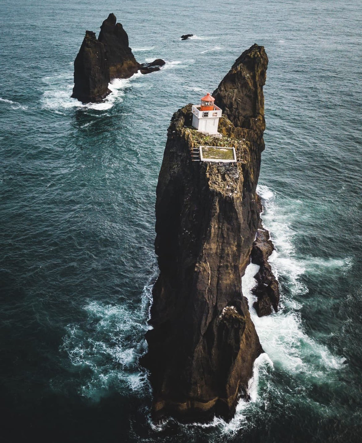 Sophie Symons on Twitter: "The Þrídrangaviti lighthouse, Iceland. The most  isolated lighthouse on Earth, located 6 miles from shore. Þrídrangar means  "three rock pillars" and the lighthouse is located on the highest