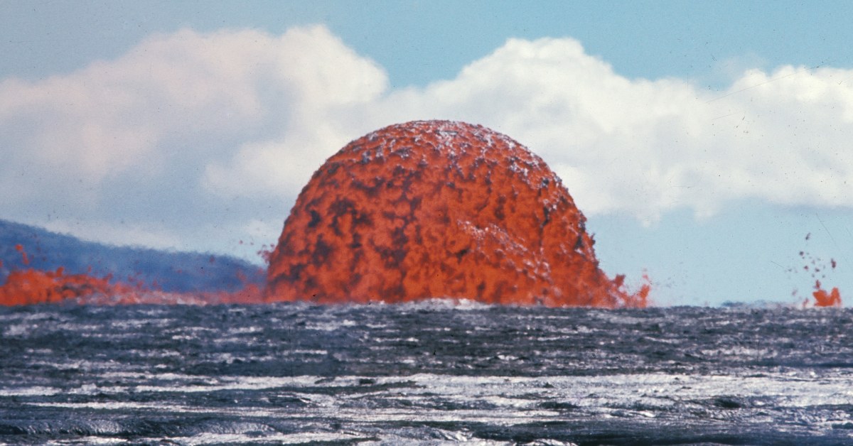 Rare Dramatic Photo Captures 65-Foot-Tall Lava Dome in Hawaii