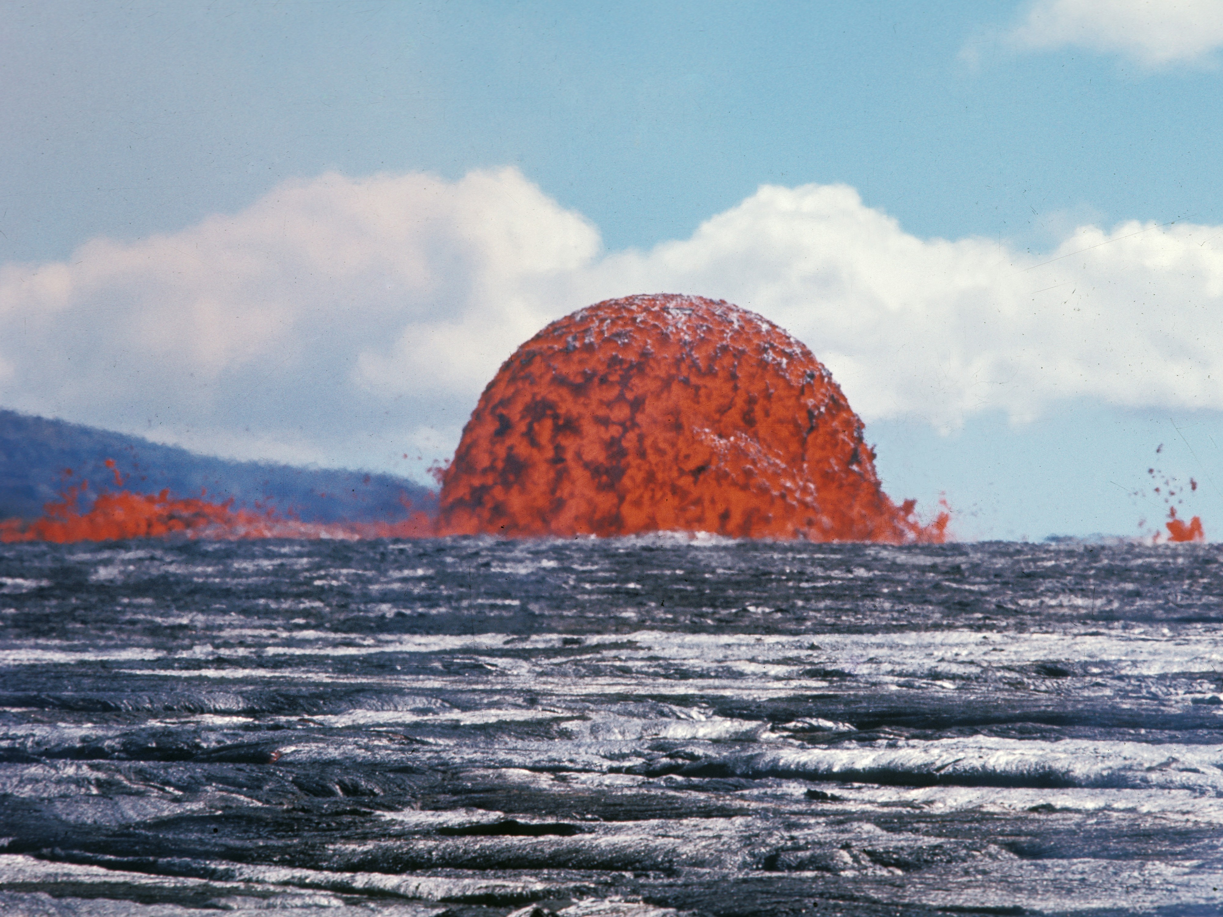 Rare Dramatic Photo Captures 65-Foot-Tall Lava Dome in Hawaii