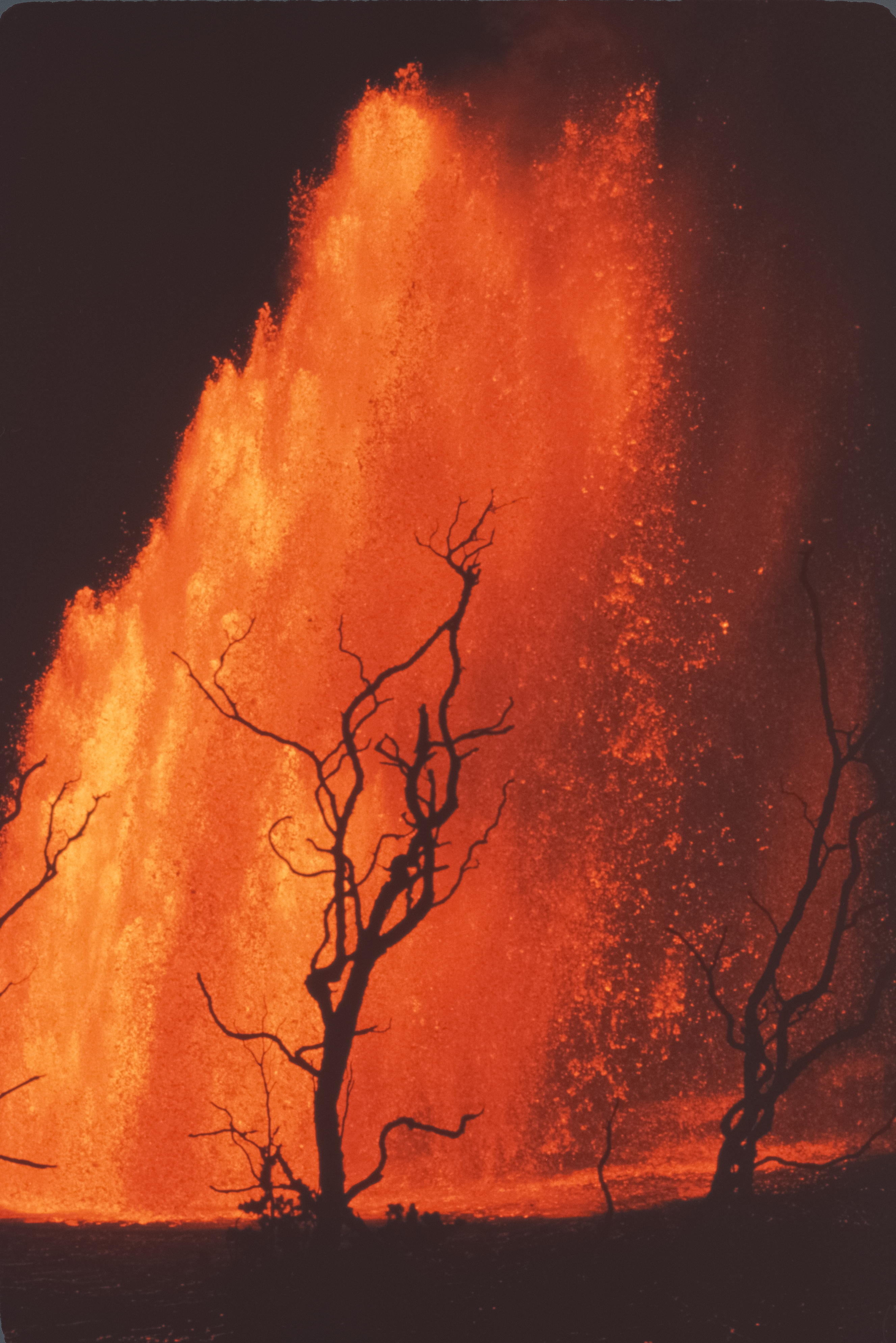 Rare Dramatic Photo Captures 65-Foot-Tall Lava Dome in Hawaii