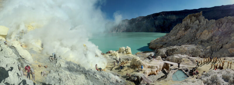 sulfur mining kawah ijen indonesia