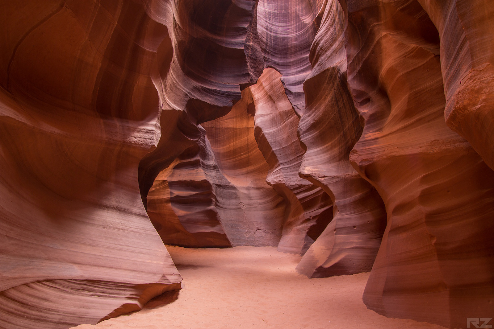 Adventurer Documents His Descent Into Antelope Canyon And It’s Breathtaking